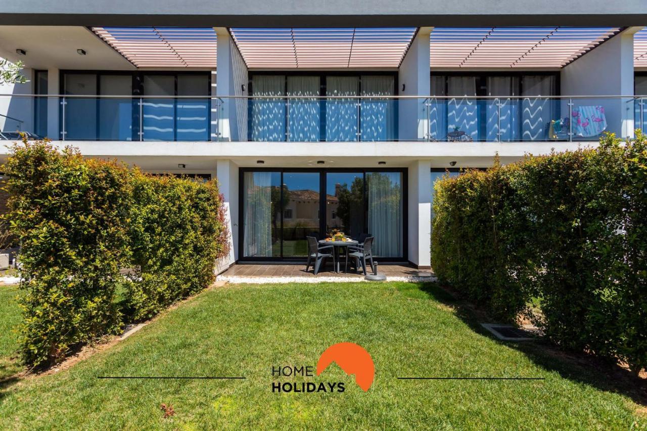 #142 Spacious With Garden, Pool And Private Park