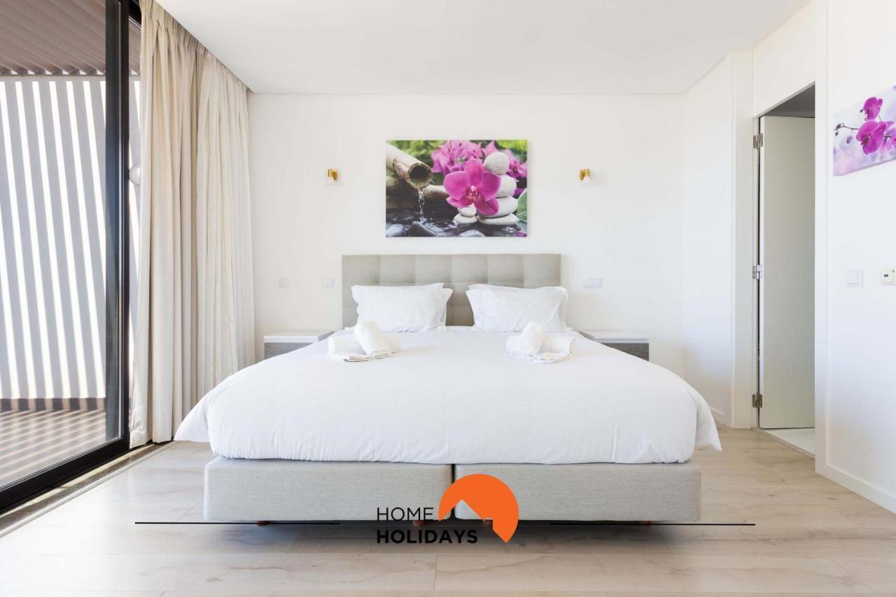 #142 Spacious With Garden, Pool And Private Park Holiday home