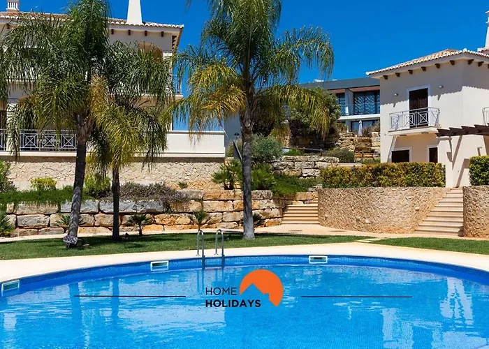#142 Spacious With Garden, Pool And Private Park